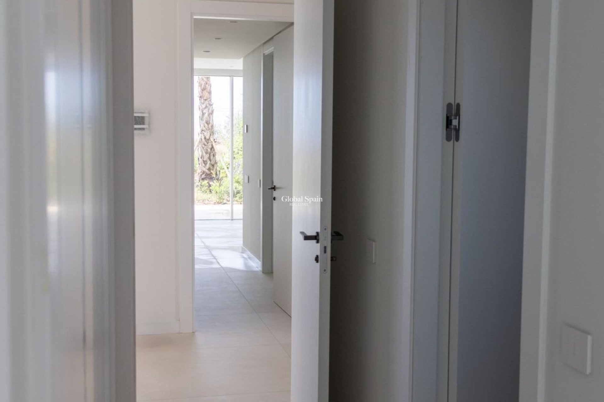 New Build - APARTMENT -
OJÉN - El Soto De Marbella
