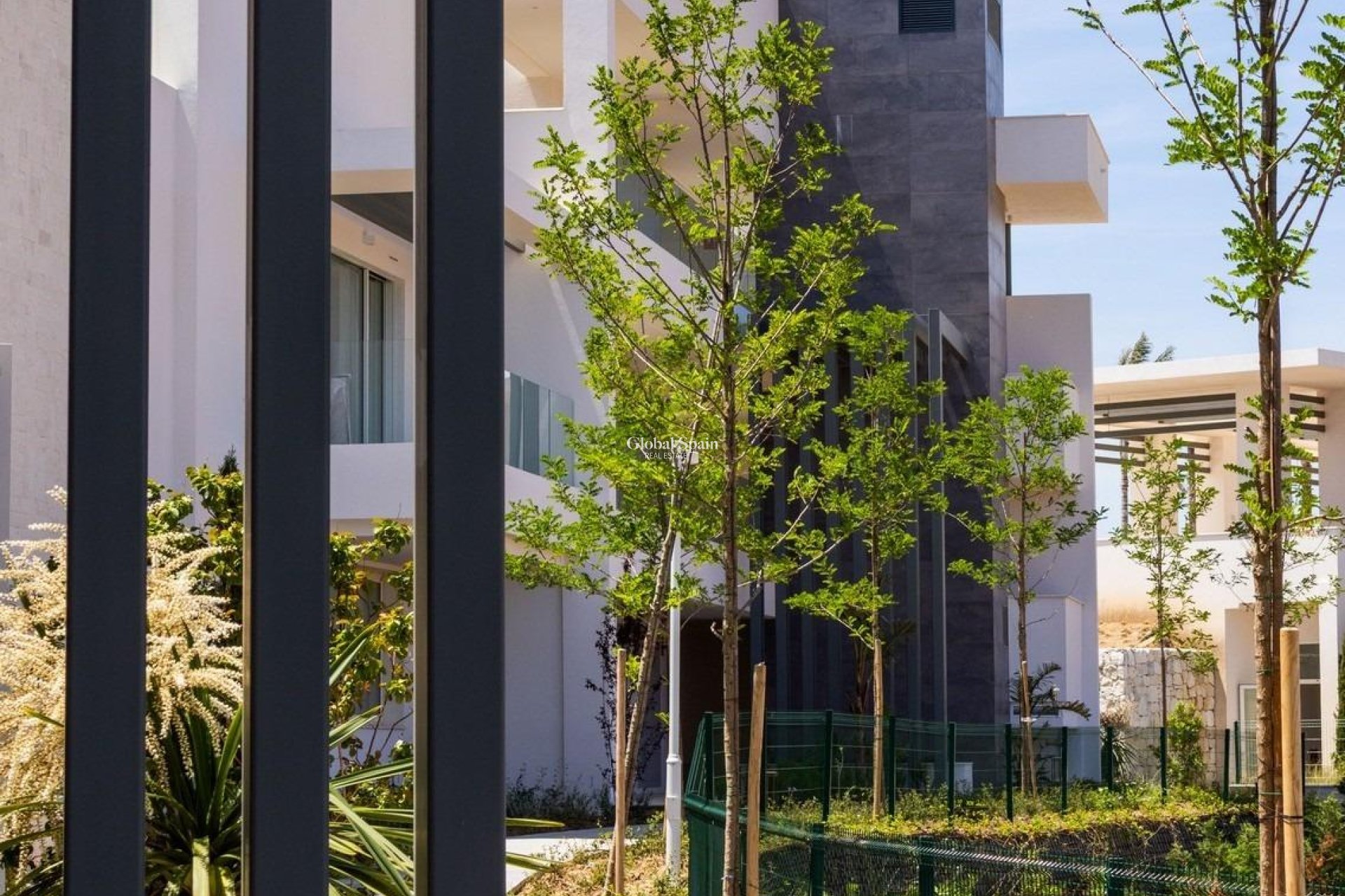 New Build - APARTMENT -
OJÉN - El Soto De Marbella