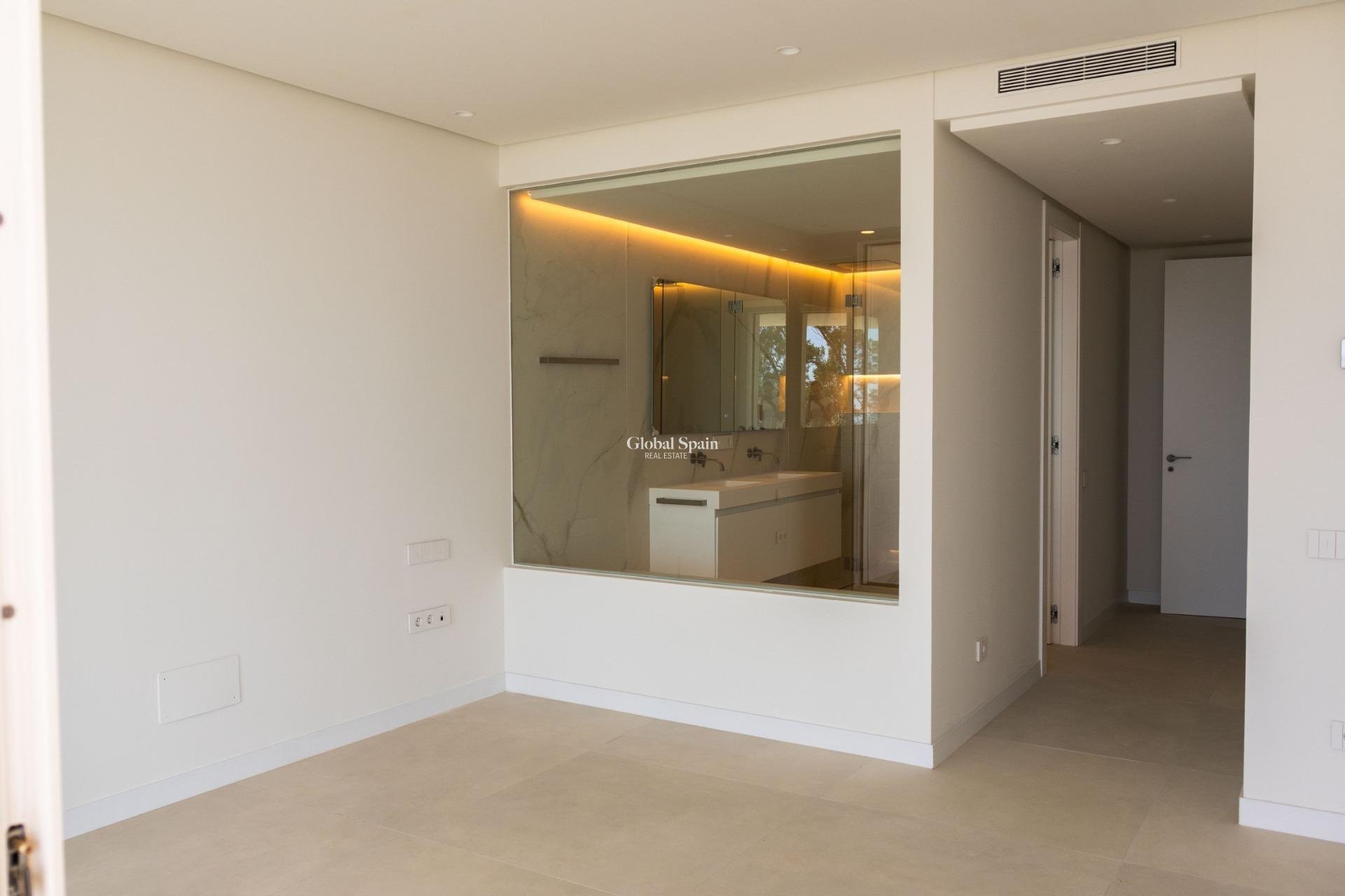 New Build - APARTMENT -
OJÉN - El Soto De Marbella