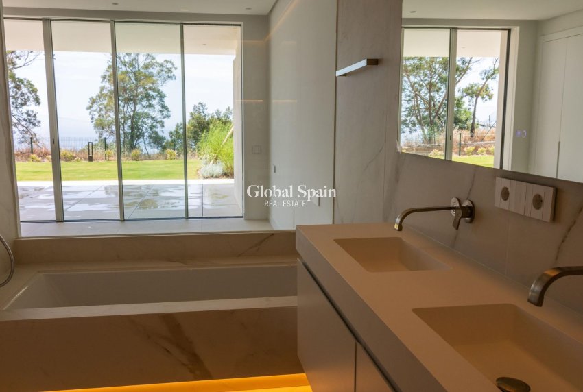 New Build - APARTMENT -
OJÉN - El Soto De Marbella