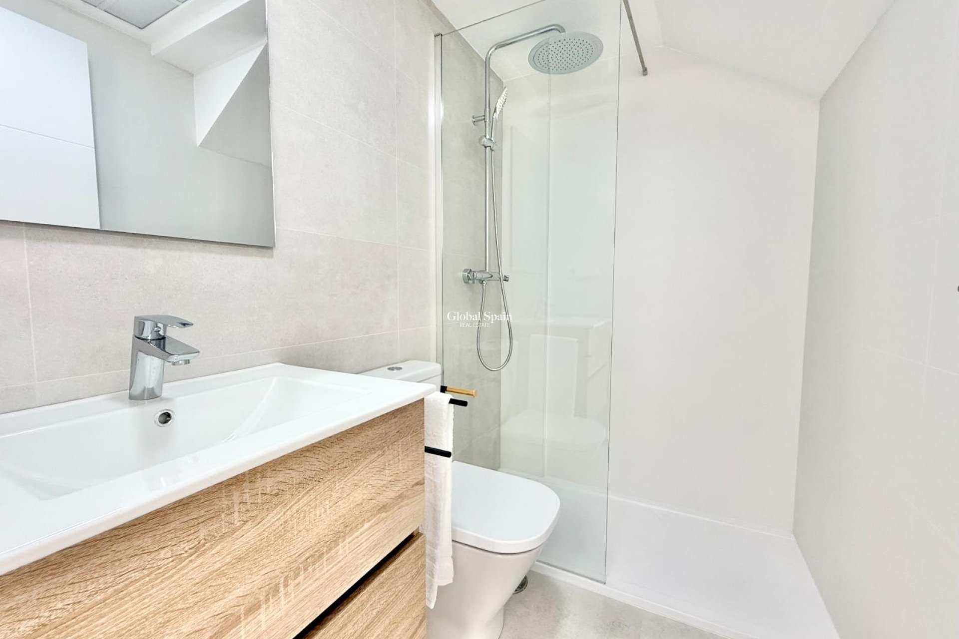 New Build - HOUSE -
COX - San Fernando