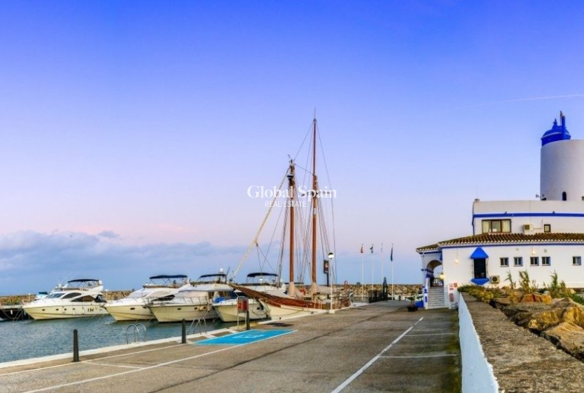 New Build - HOUSE -
MANILVA - Punta chullera