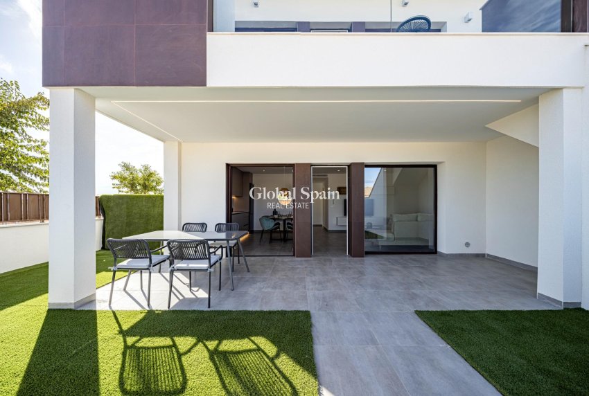 New Build - House -
PILAR DE LA HORADADA - pueblo