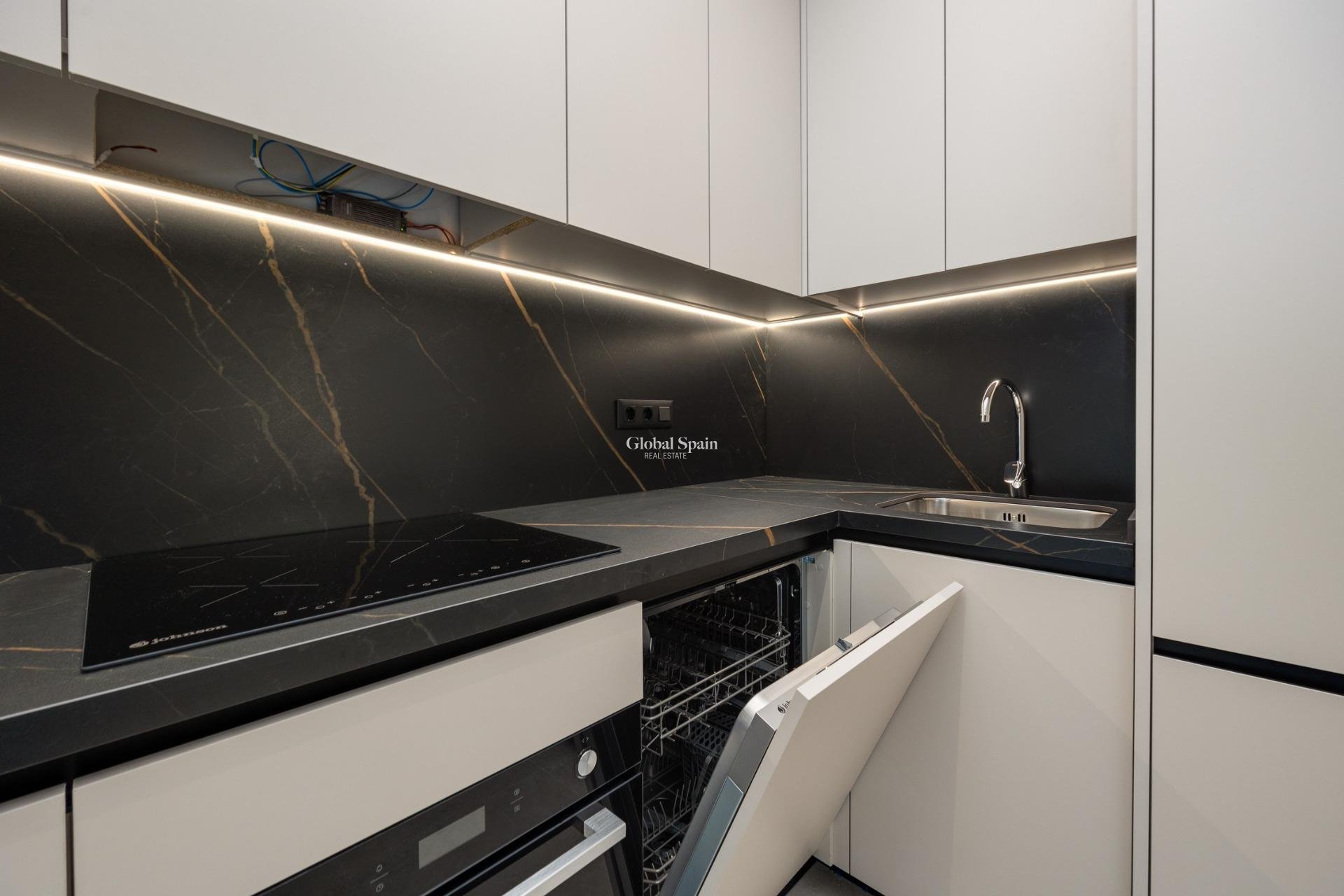 New Build - PENTHOUSE -
GUARDAMAR DEL SEGURA - Avda del Puerto