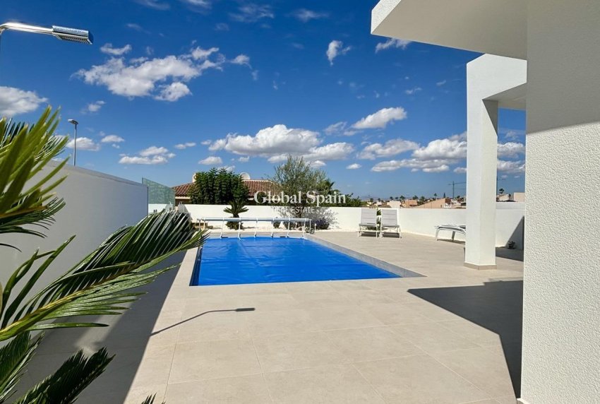 New Build - VILLA -
BENIJÓFAR - Pueblo