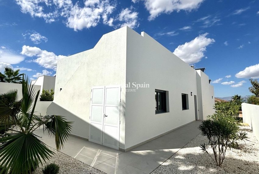 New Build - VILLA -
BENIJÓFAR - Pueblo