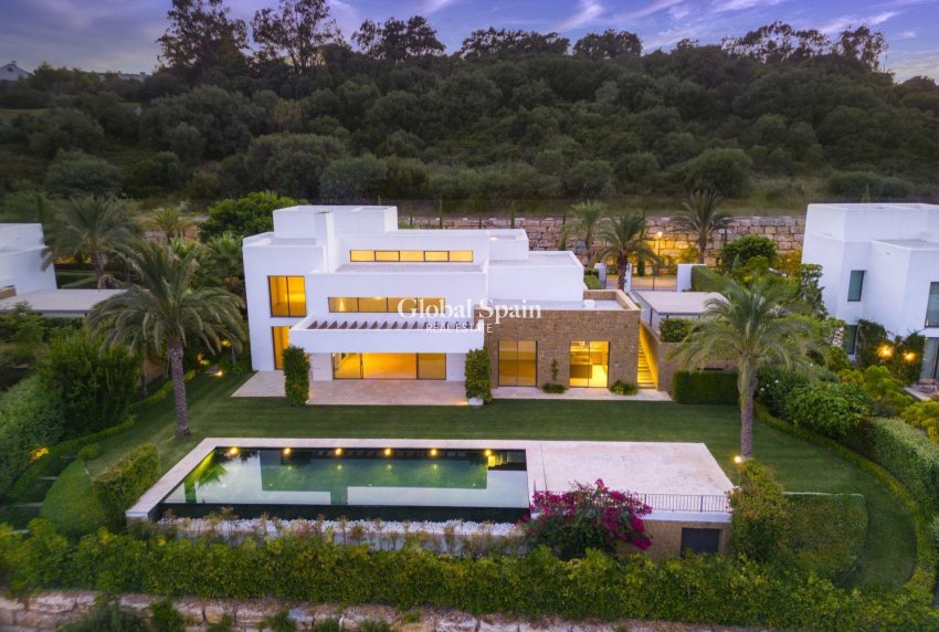 New Build - Villa -
Casares - Pedregales