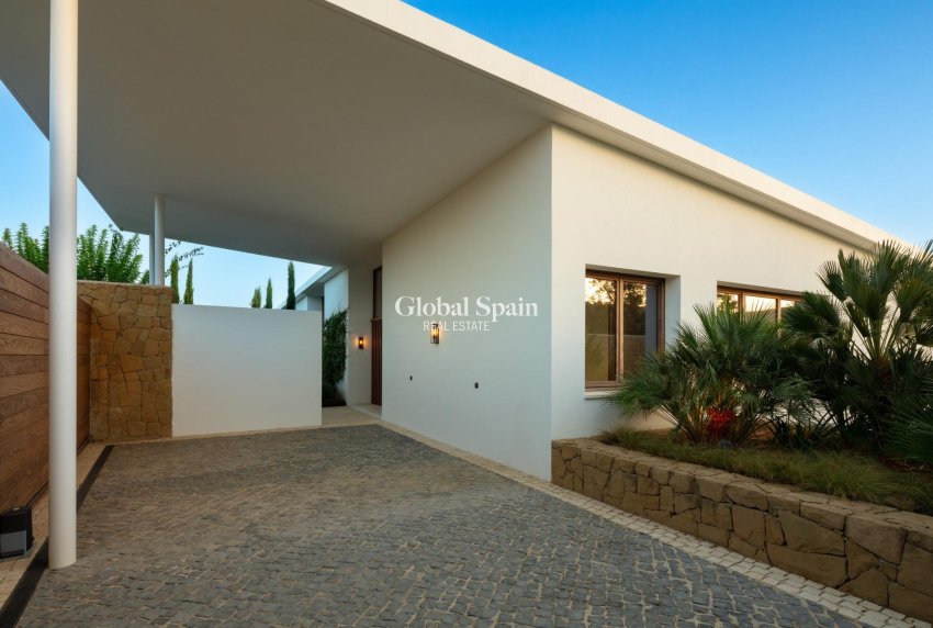 New Build - Villa -
Casares - Pedregales