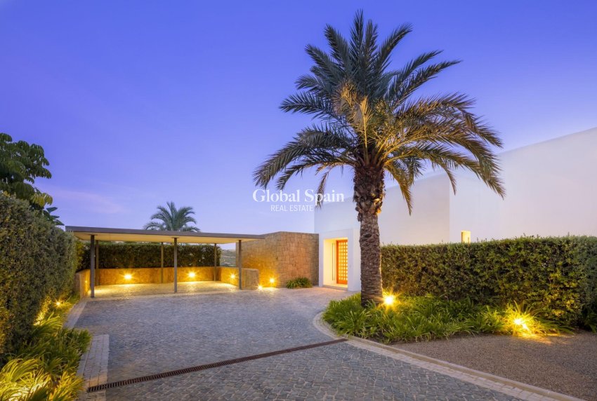 New Build - VILLA -
CASARES - Pedregales