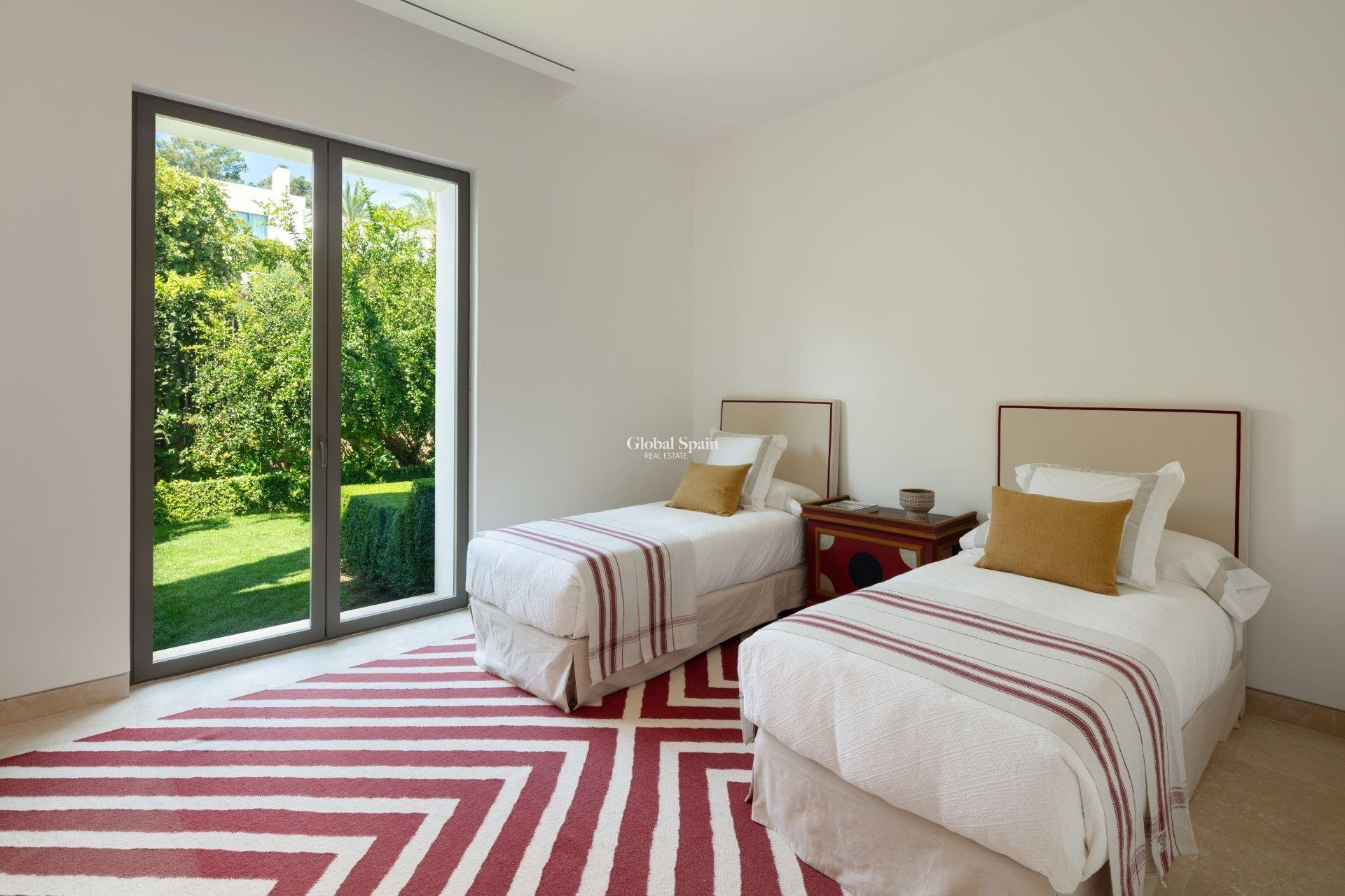 New Build - VILLA -
CASARES - Pedregales