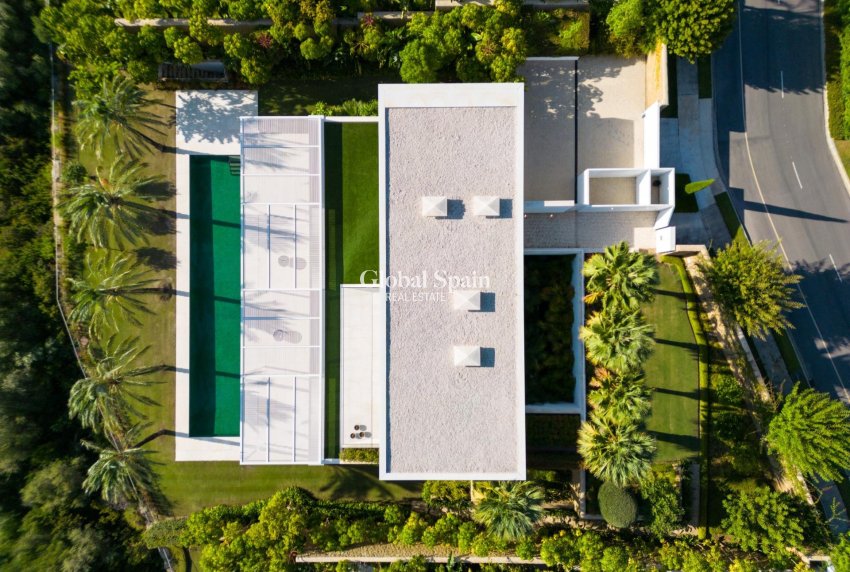 New Build - VILLA -
CASARES - Pedregales