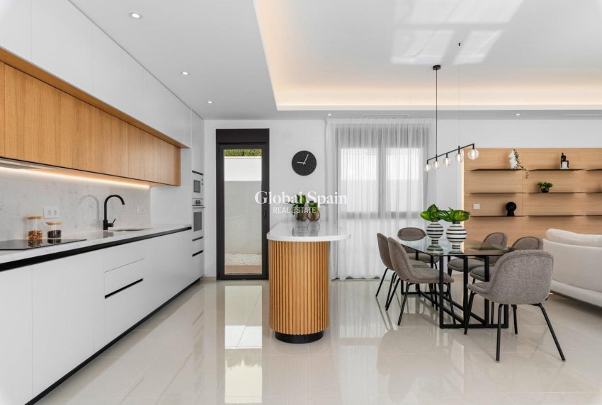 New Build - Villa -
ROJALES - Doña Pepa