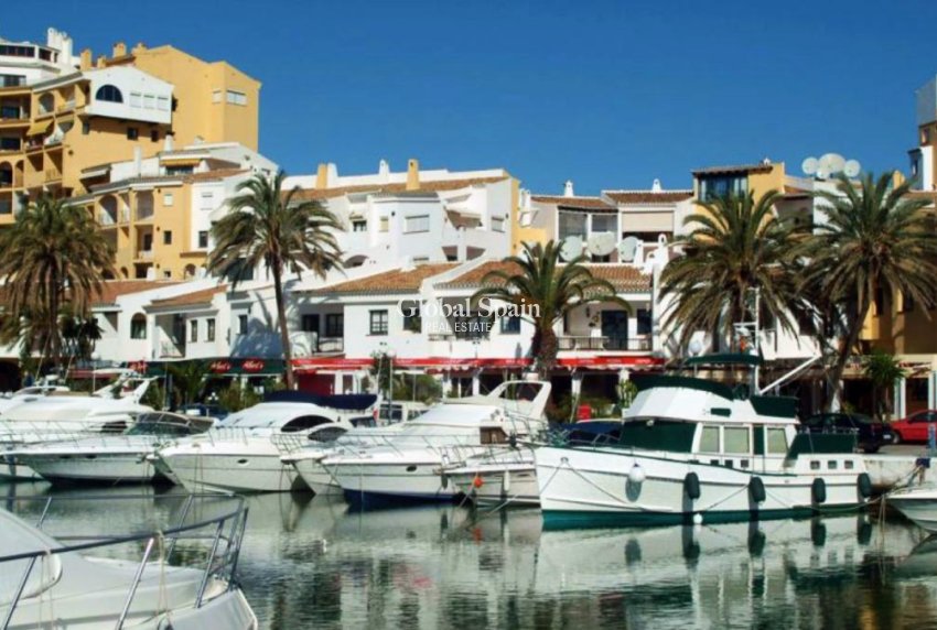 Nieuwbouw - APPARTEMENT -
MARBELLA - Cabopino
