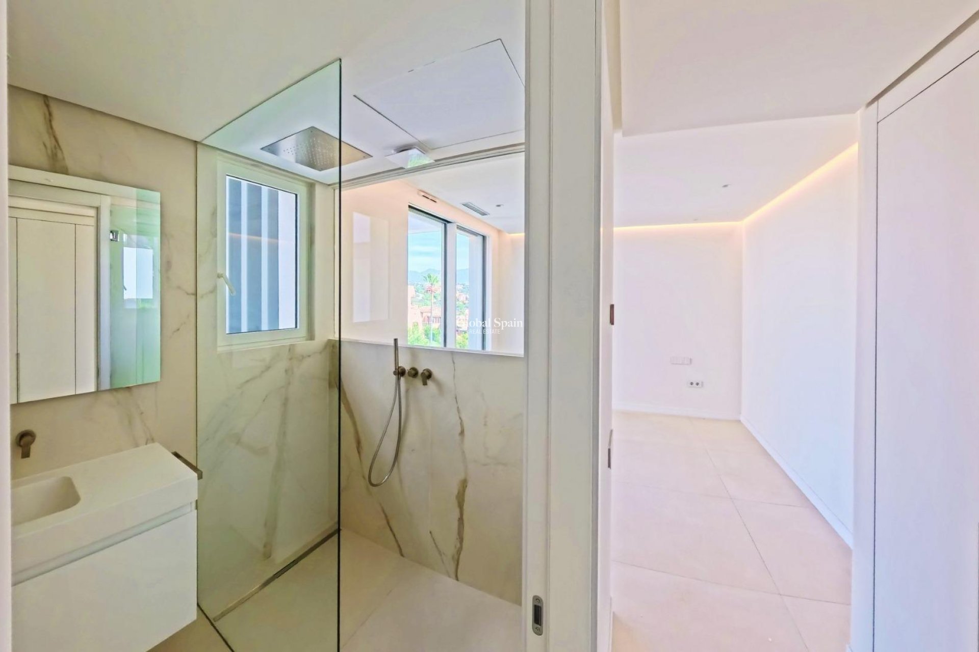 Nieuwbouw - APPARTEMENT -
OJÉN - El Soto De Marbella