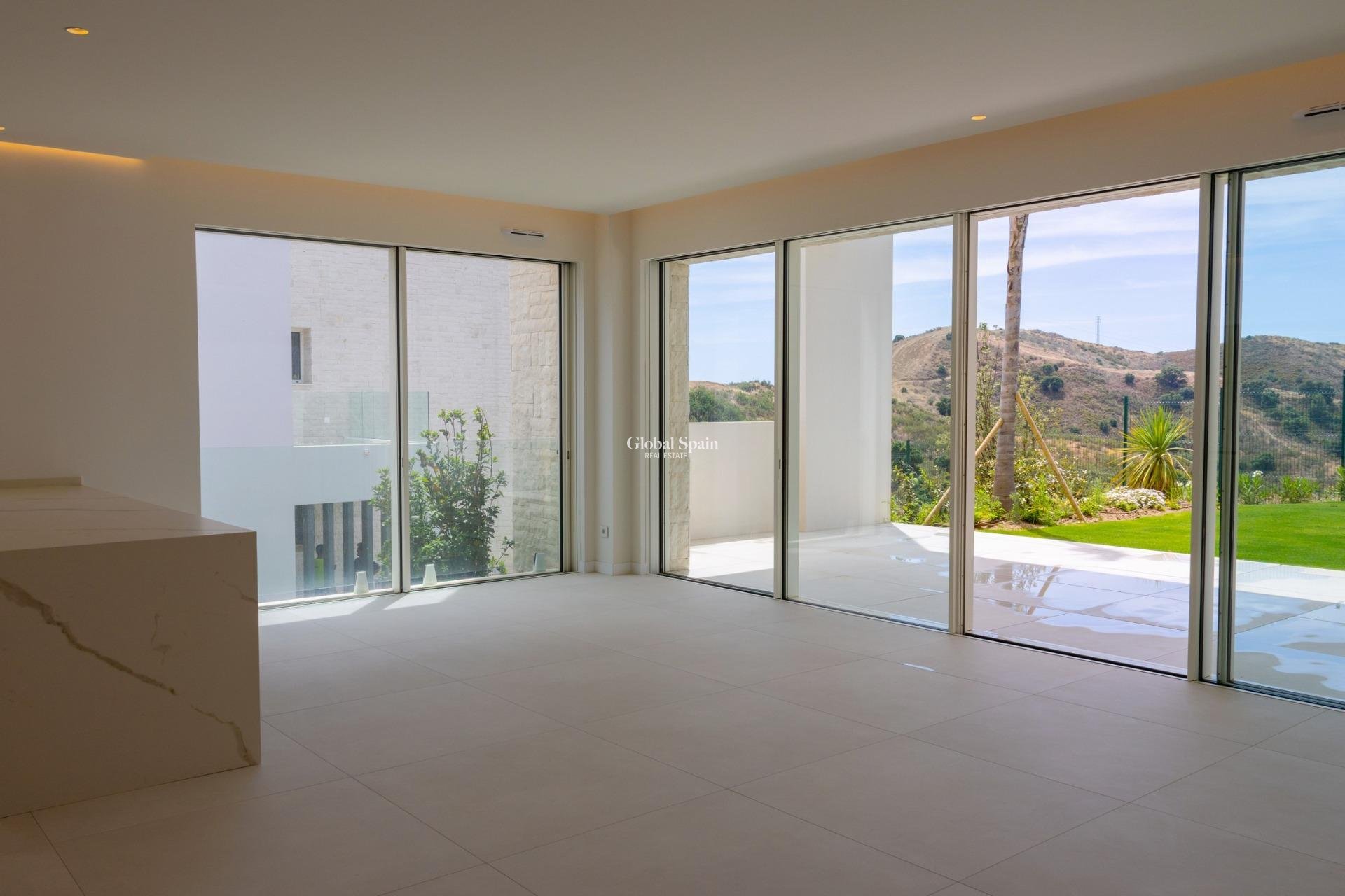 Nieuwbouw - APPARTEMENT -
OJÉN - El Soto De Marbella