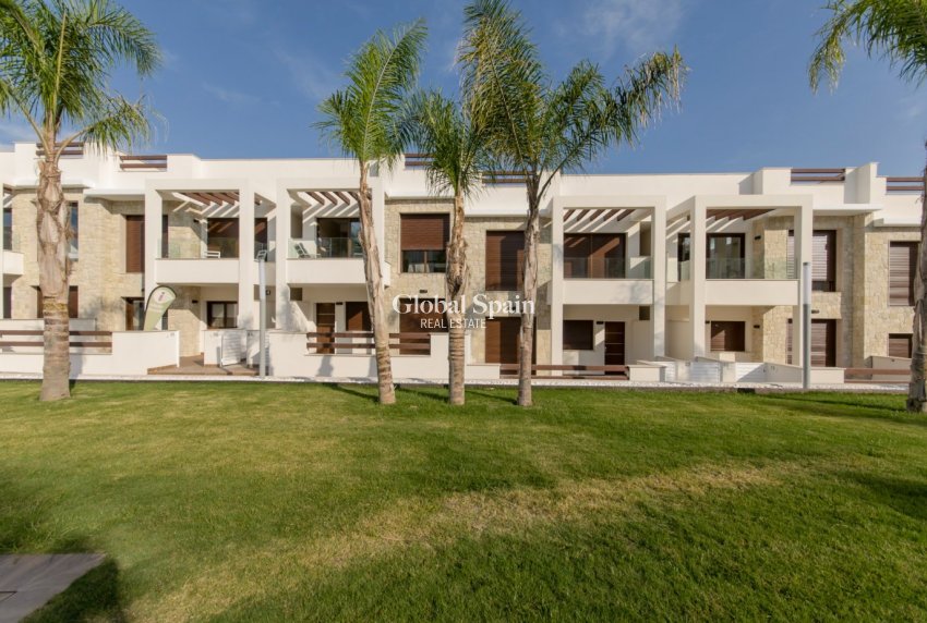 Nieuwbouw - Bungalow op de bovenste verdieping -
TORREVIEJA - LOS BALCONES - LOS ALTOS