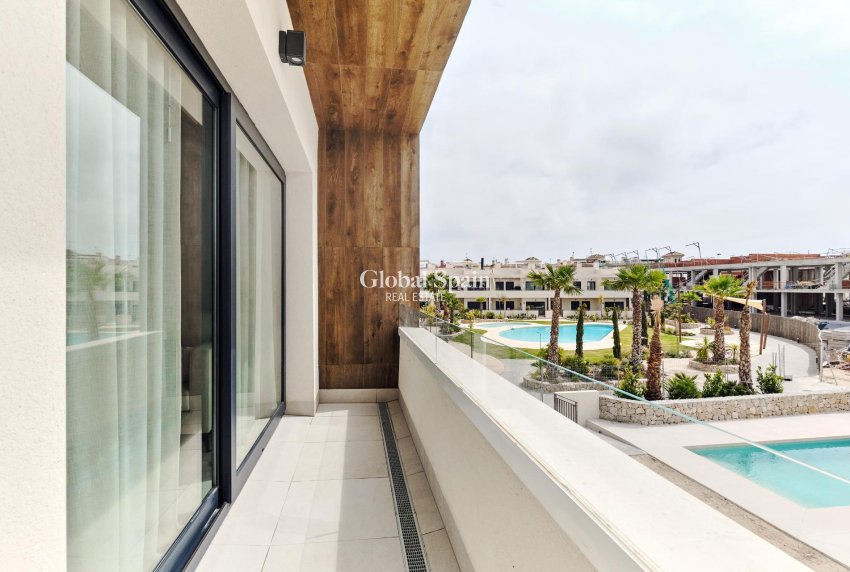 Nieuwbouw - Bungalow op de bovenste verdieping -
TORREVIEJA - Villa Amalia