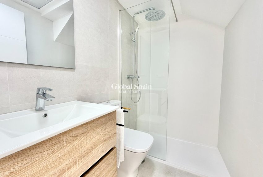 Nieuwbouw - Huis -
COX - San Fernando