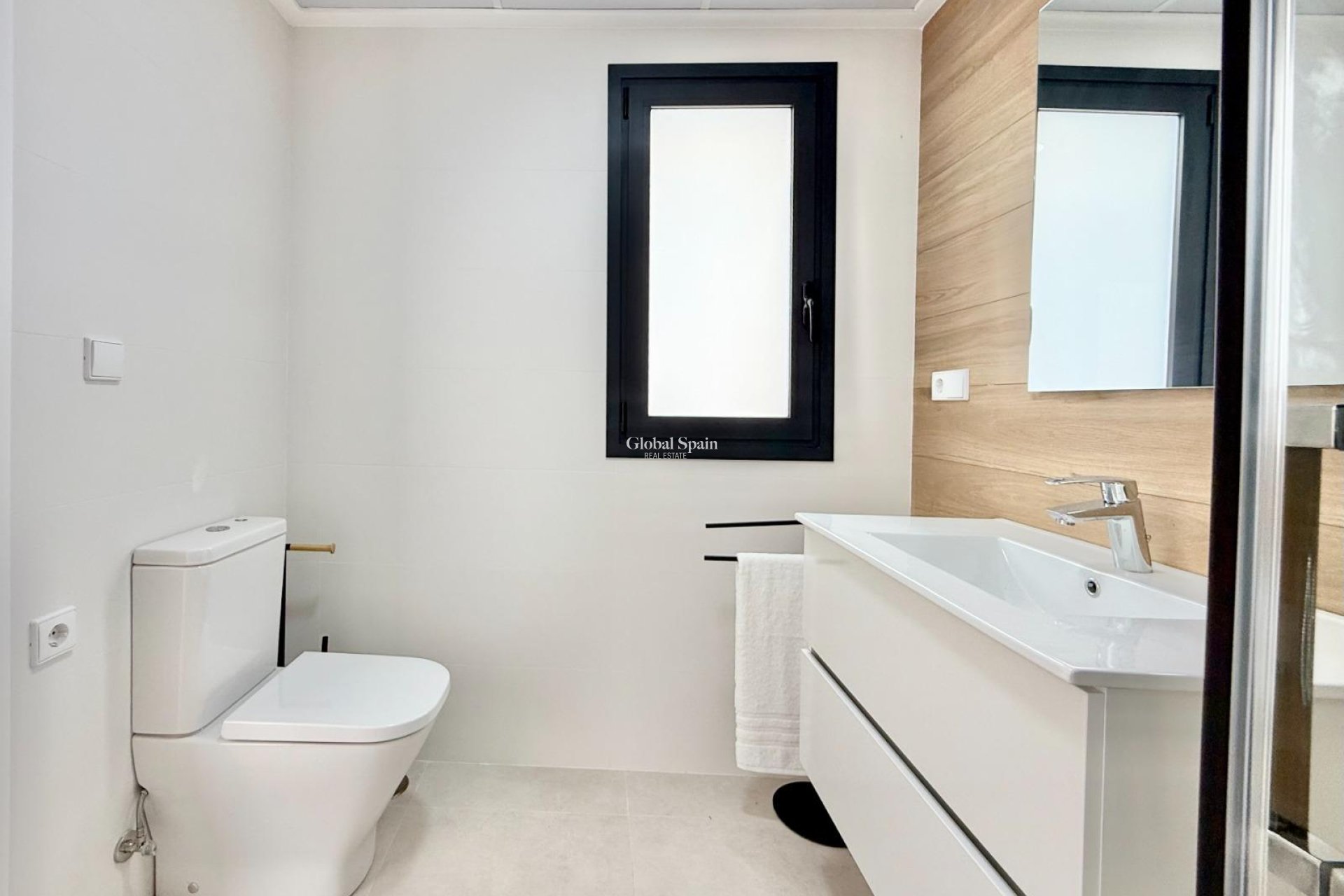 Nieuwbouw - Huis -
COX - San Fernando