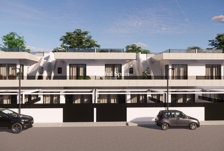 Nieuwbouw - HUIS -
ROJALES - Pueblo