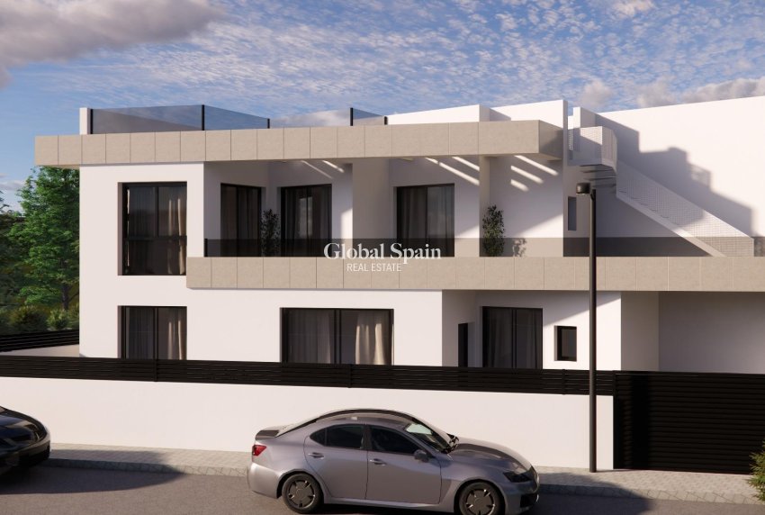 Nieuwbouw - HUIS -
ROJALES - Pueblo