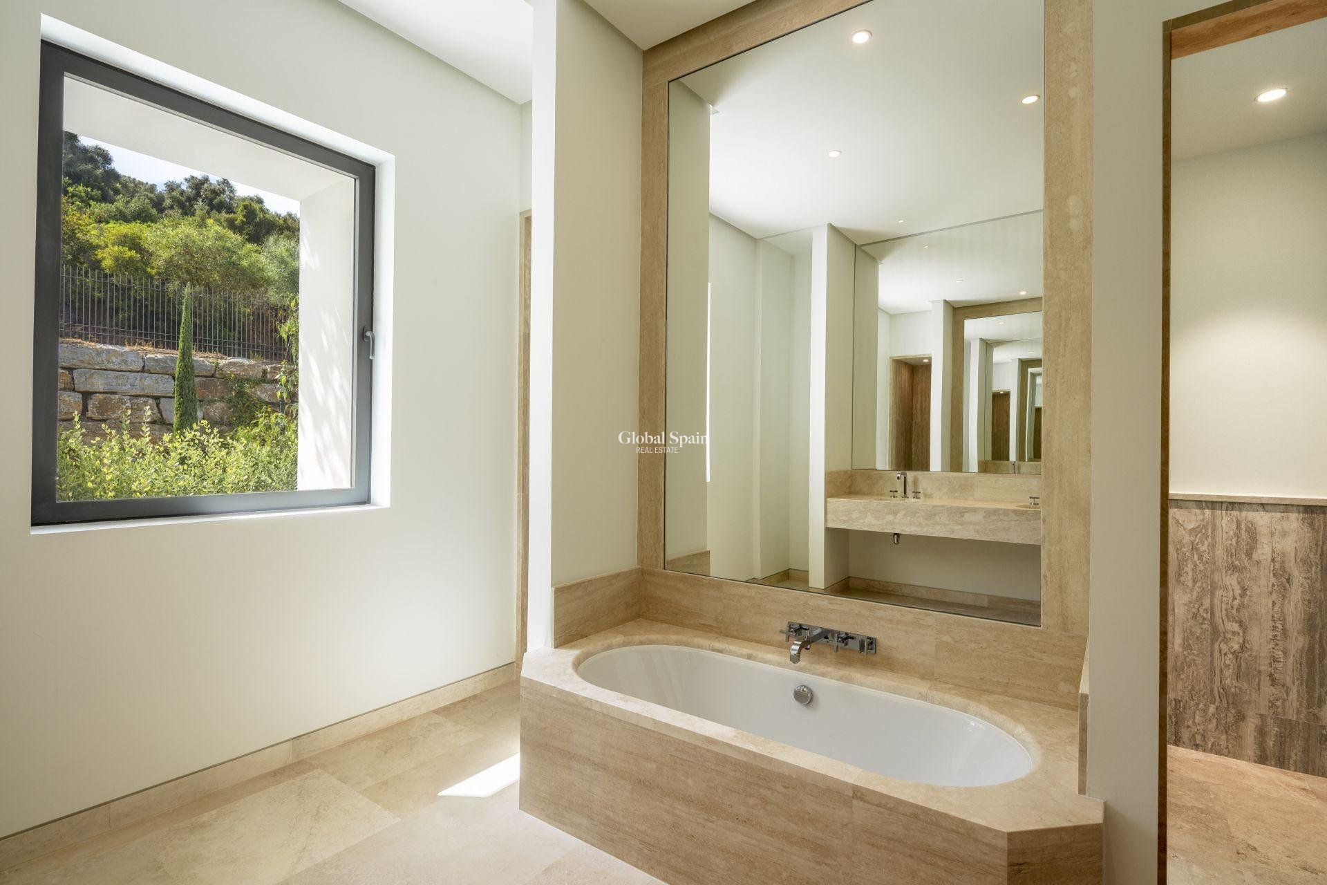 Nieuwbouw - VILLA -
Casares - Pedregales