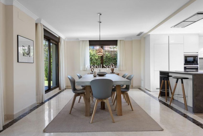 Nieuwbouw - VILLA -
ESTEPONA - Azata Golf Estepona Oeste