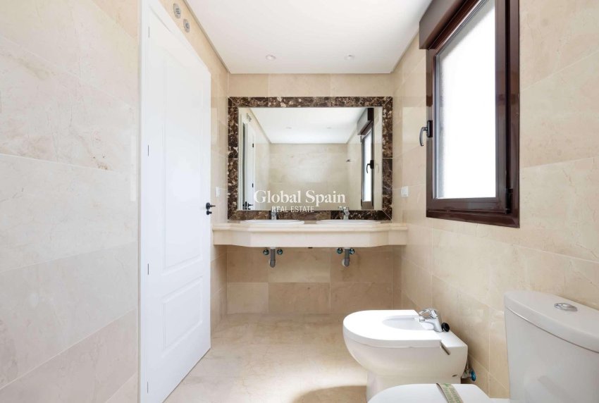 Nieuwbouw - VILLA -
ESTEPONA - Azata Golf