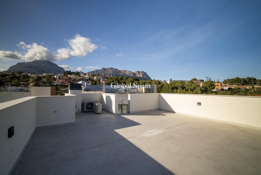 Nieuwbouw - VILLA -
LA NUCÍA - Urb. Don Mar
