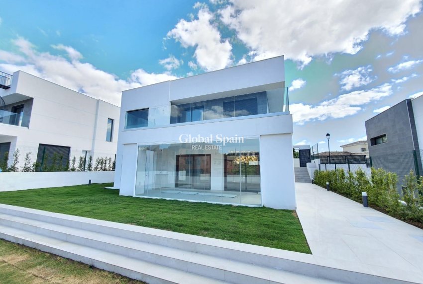 Nieuwbouw - VILLA -
MANILVA - La Duquesa