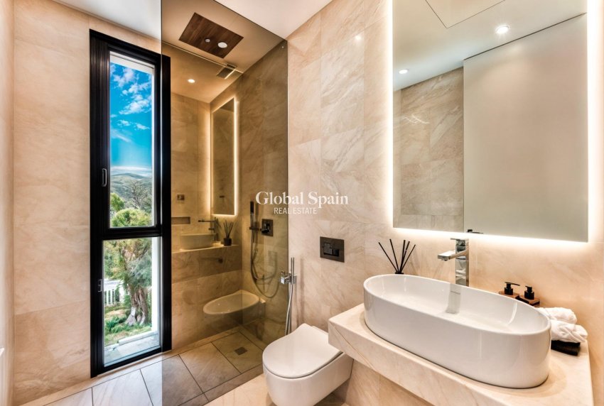 Nieuwbouw - VILLA -
MARBELLA - Lomas De Marbella Club