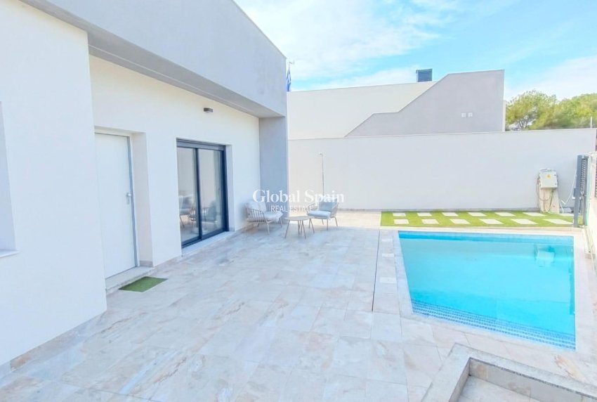 Nieuwbouw - VILLA -
PILAR DE LA HORADADA - Pinar de Campoverde