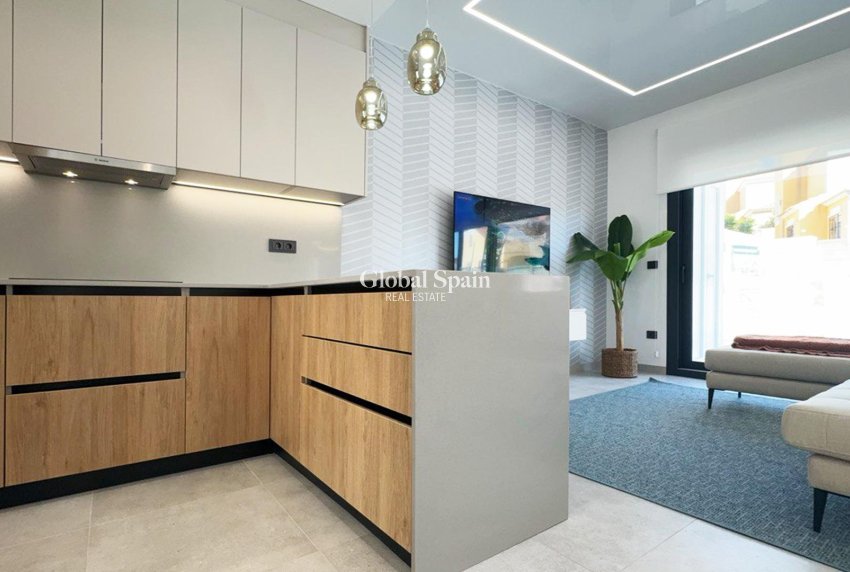 Nieuwbouw - Villa -
SAN MIGUEL DE SALINAS - BLUE LAGOON