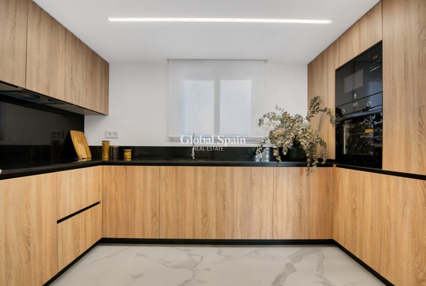 Nouvelle construction - APPARTEMENT -
TORREVIEJA - Punta Prima