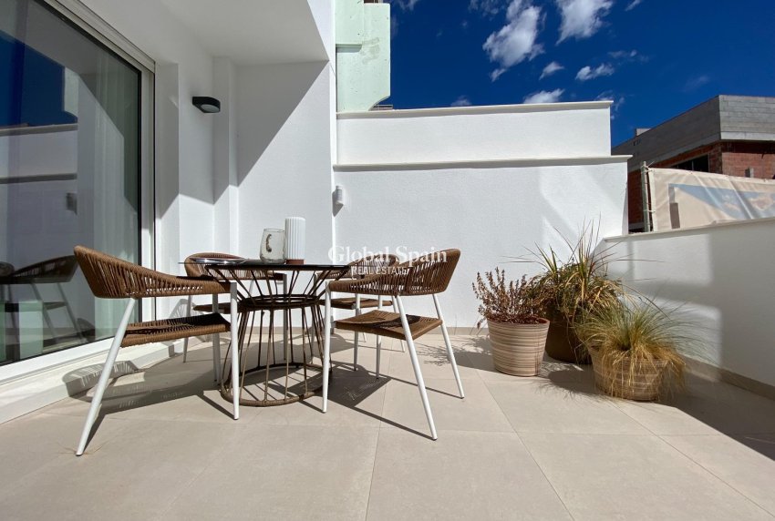 Nouvelle construction - Bungalow au rez-de-chaussée -
PILAR DE LA HORADADA - pueblo