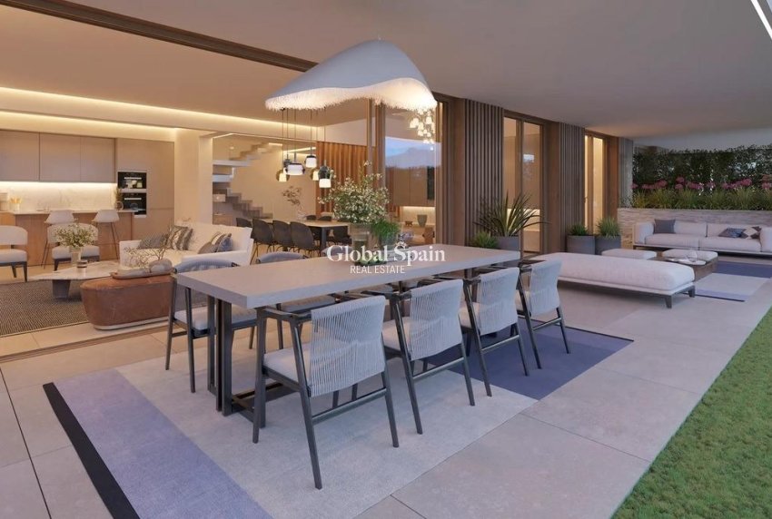Nouvelle construction - MAISON -
ESTEPONA - El Paraiso Golf