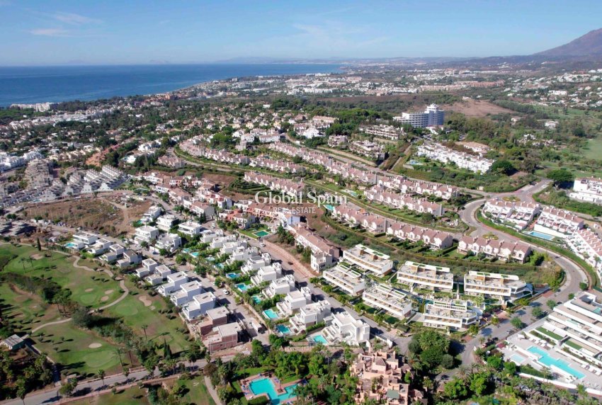 Nouvelle construction - MAISON -
ESTEPONA - El Paraiso Golf