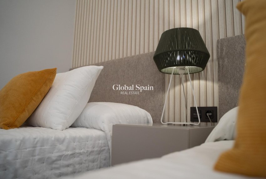 Nouvelle construction - MAISON -
ORIHUELA COSTA - Entre golf