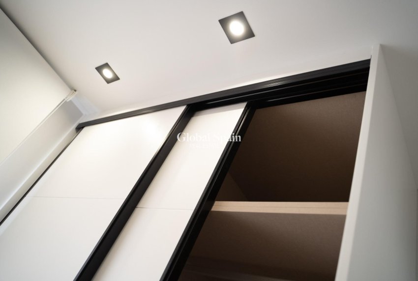 Nouvelle construction - MAISON -
ORIHUELA COSTA - Entre golf