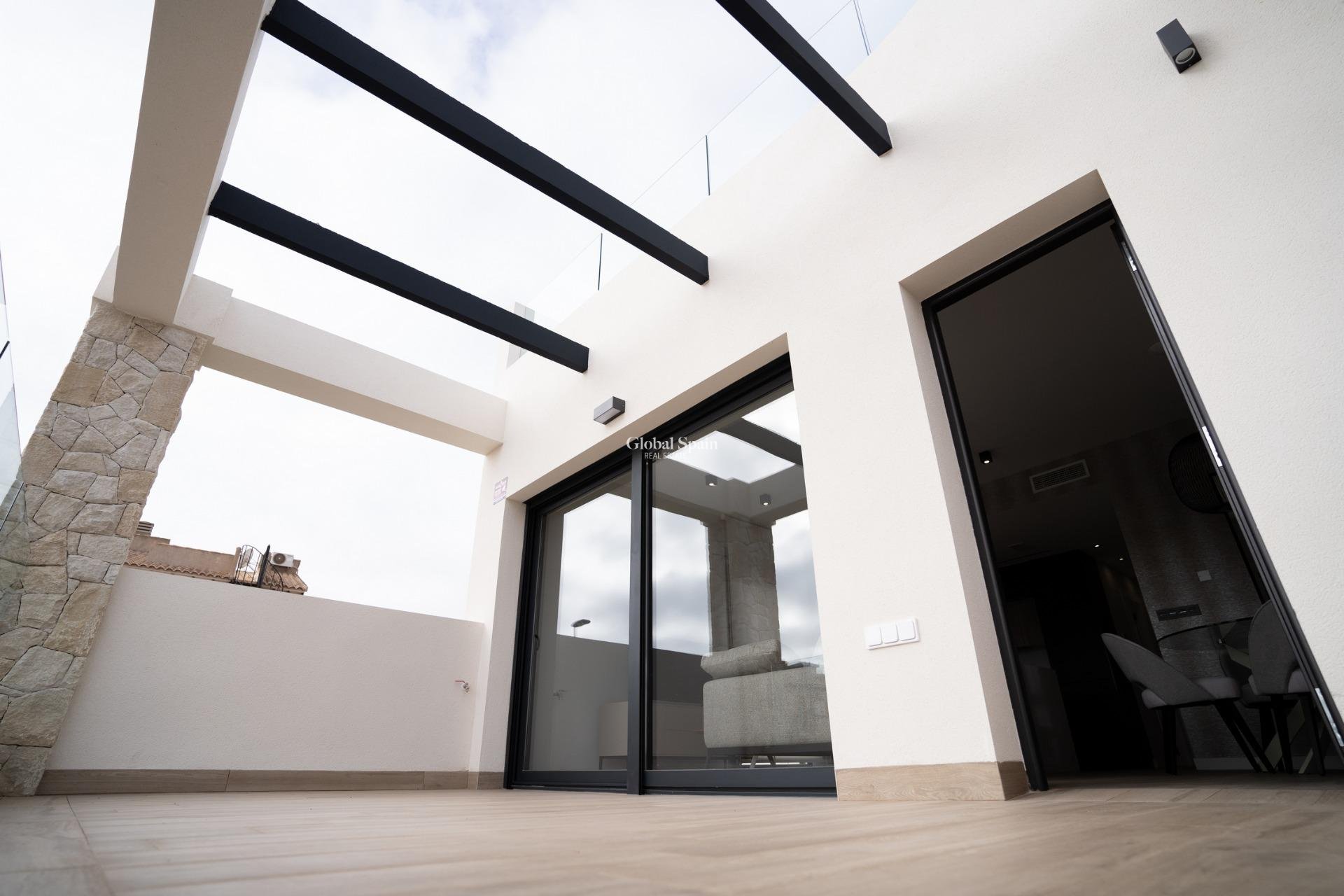 Nouvelle construction - MAISON -
ORIHUELA COSTA - Entre golf