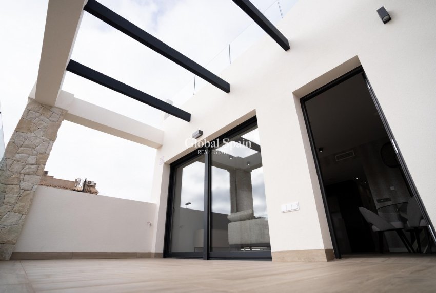 Nouvelle construction - MAISON -
ORIHUELA COSTA - Entre golf