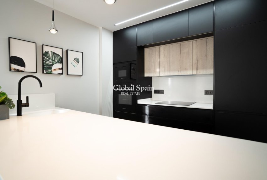 Nouvelle construction - MAISON -
ORIHUELA COSTA - Entre golf