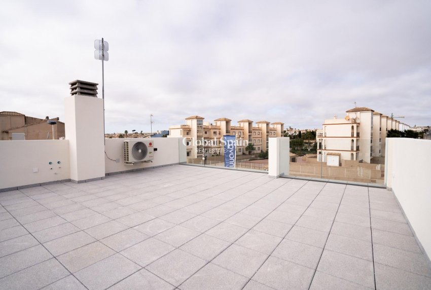 Nouvelle construction - MAISON -
ORIHUELA COSTA - Entre golf