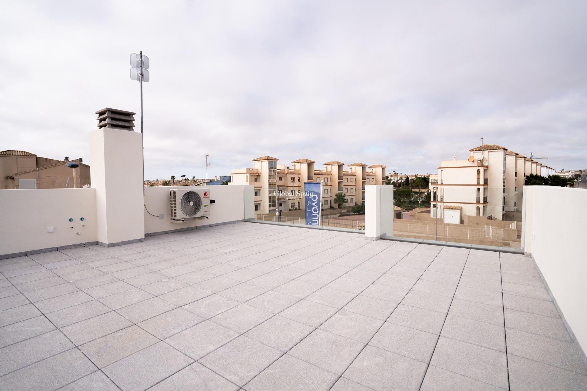 Nouvelle construction - MAISON -
ORIHUELA COSTA - Entre golf