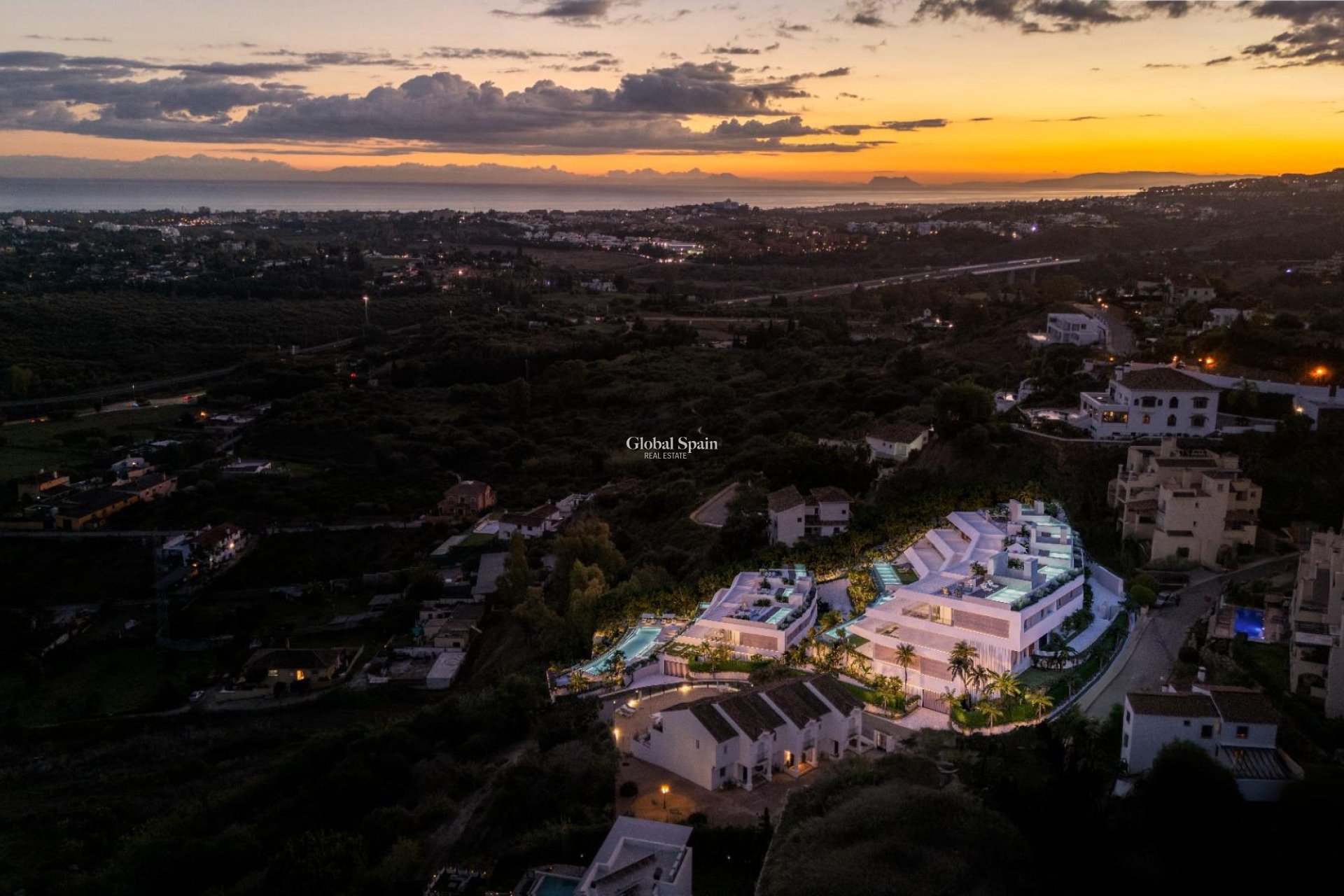 Nouvelle construction - PENTHOUSE -
BENAHAVÍS - Urb. Puerto del Almendro