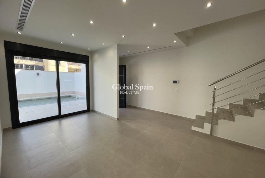 Nouvelle construction - VILLA -
ALMORADÍ - Heredades