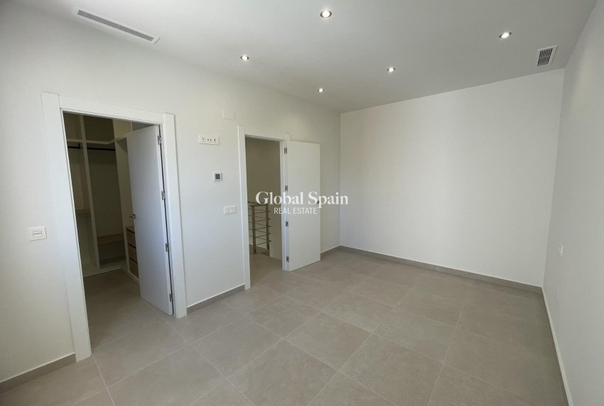 Nouvelle construction - VILLA -
ALMORADÍ - Heredades
