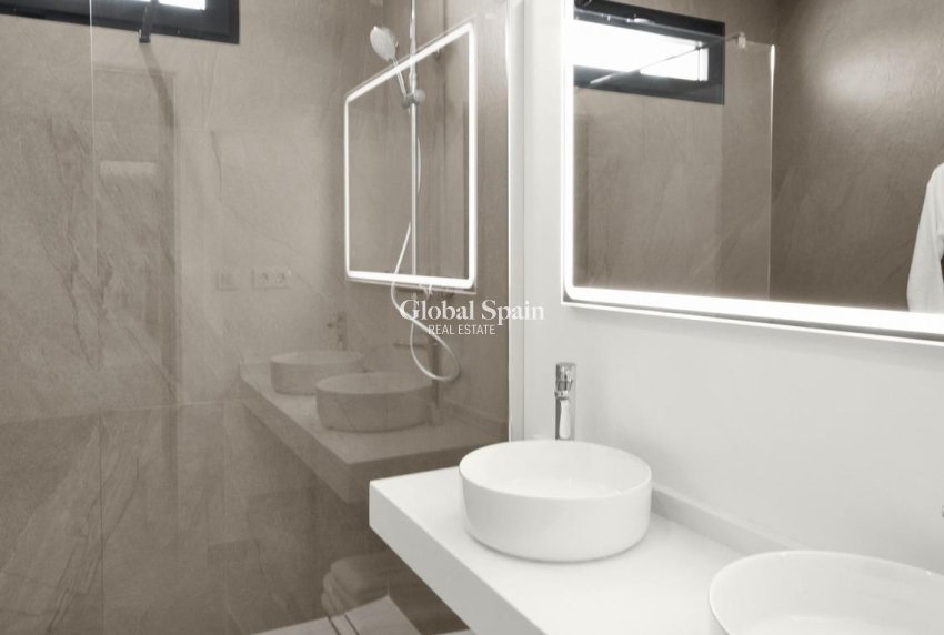 Nouvelle construction - VILLA -
BAÑOS Y MENDIGO - Altaona Golf