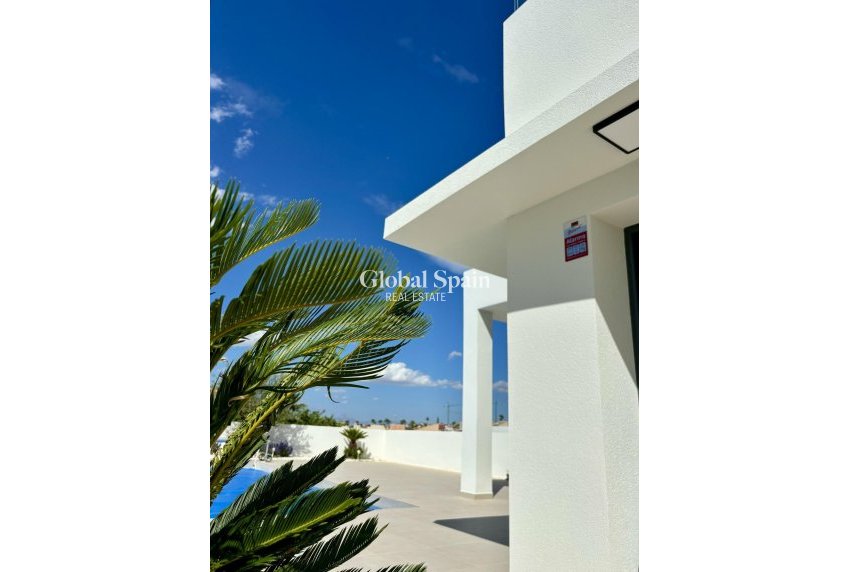 Nouvelle construction - VILLA -
BENIJÓFAR - Pueblo