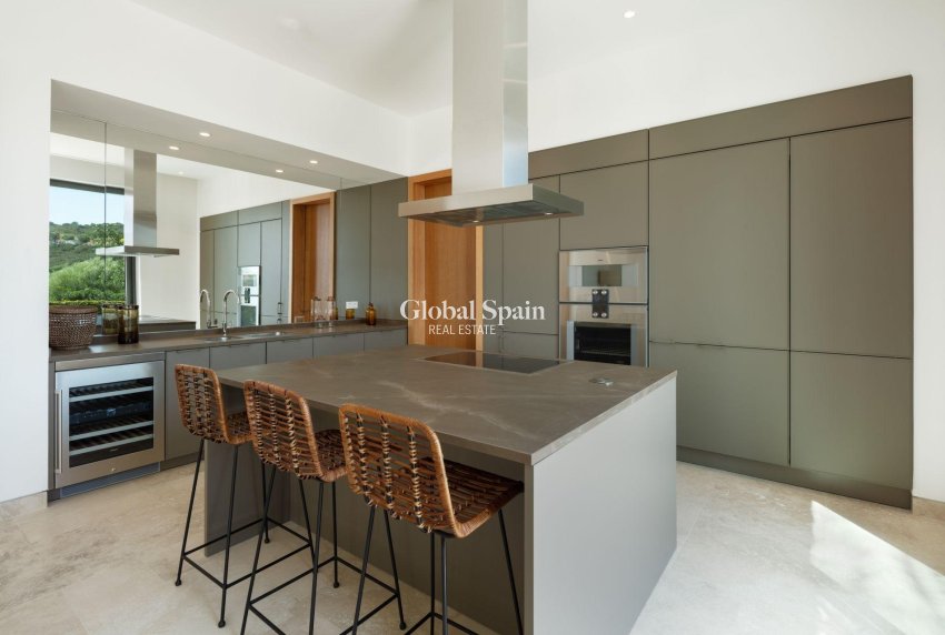 Nouvelle construction - VILLA -
CASARES - Pedregales